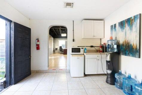 3109 2nd Avenue Palm Springs FL 33461