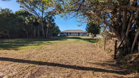 809 E Weatherbee Road Fort Pierce FL 34982