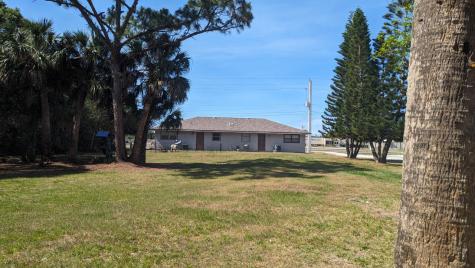 809 E Weatherbee Road Fort Pierce FL 34982
