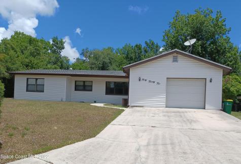 4022 Center Street Mims FL 32754