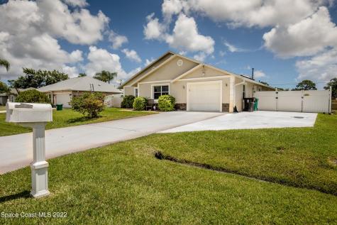 725 SW Hibiscus Street Port St Lucie FL 34983