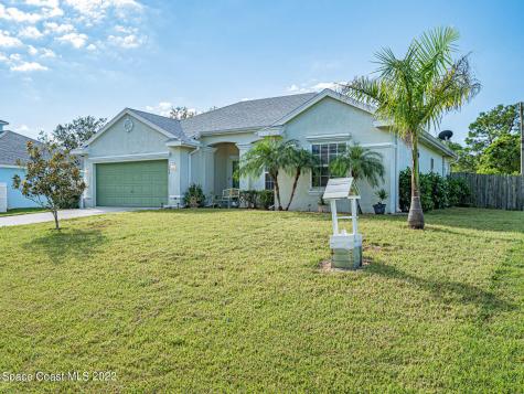 590 Coconut Street SE Palm Bay FL 32909