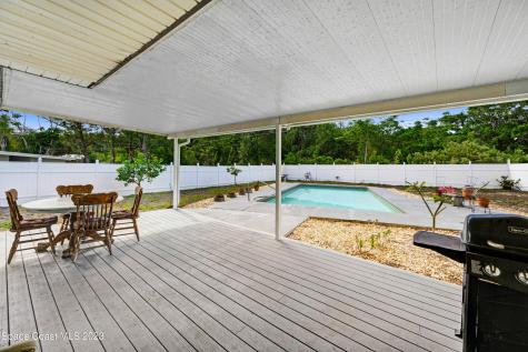1635 West Court Titusville FL 32796
