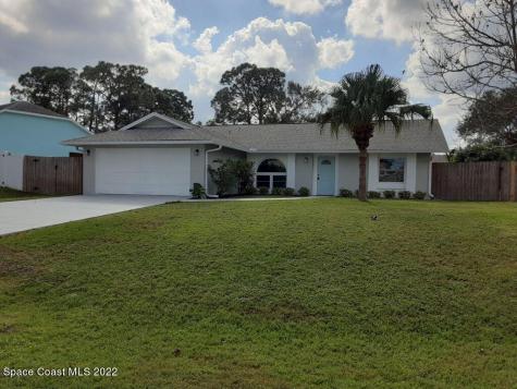 562 Balcom Terrace SE Palm Bay FL 32909