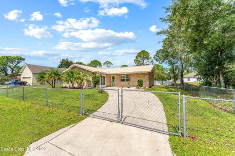 1675 Saipan Street SE Palm Bay FL 32909