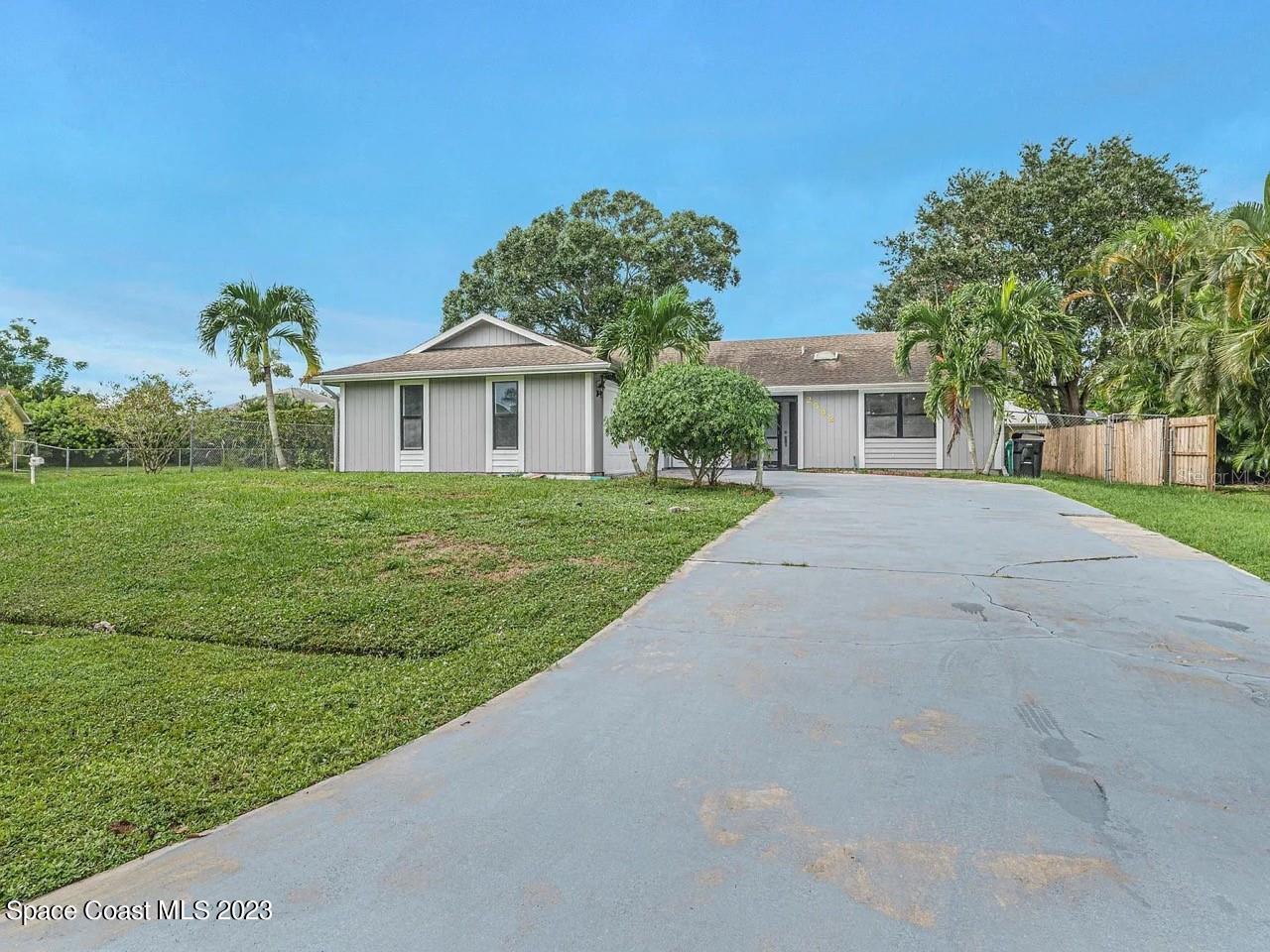 2542 SW Hinchman Street Port St Lucie FL 34984