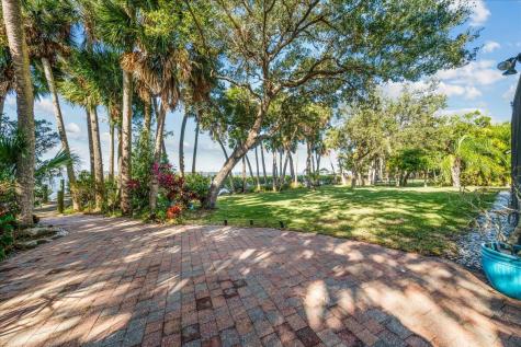 7647 S Tropical Trail Merritt Island FL 32952