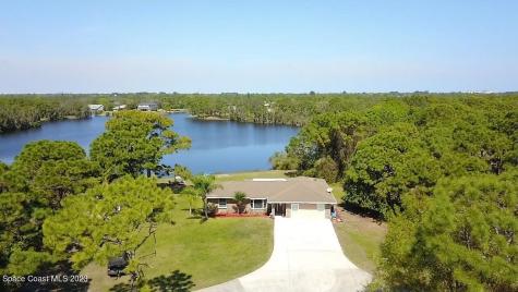 1496 Gilmore Street Malabar FL 32950