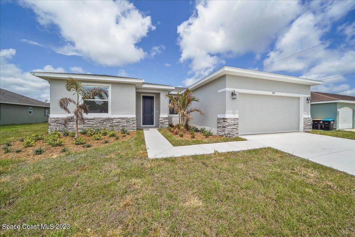 1091 Starfire Street SE Palm Bay FL 32909