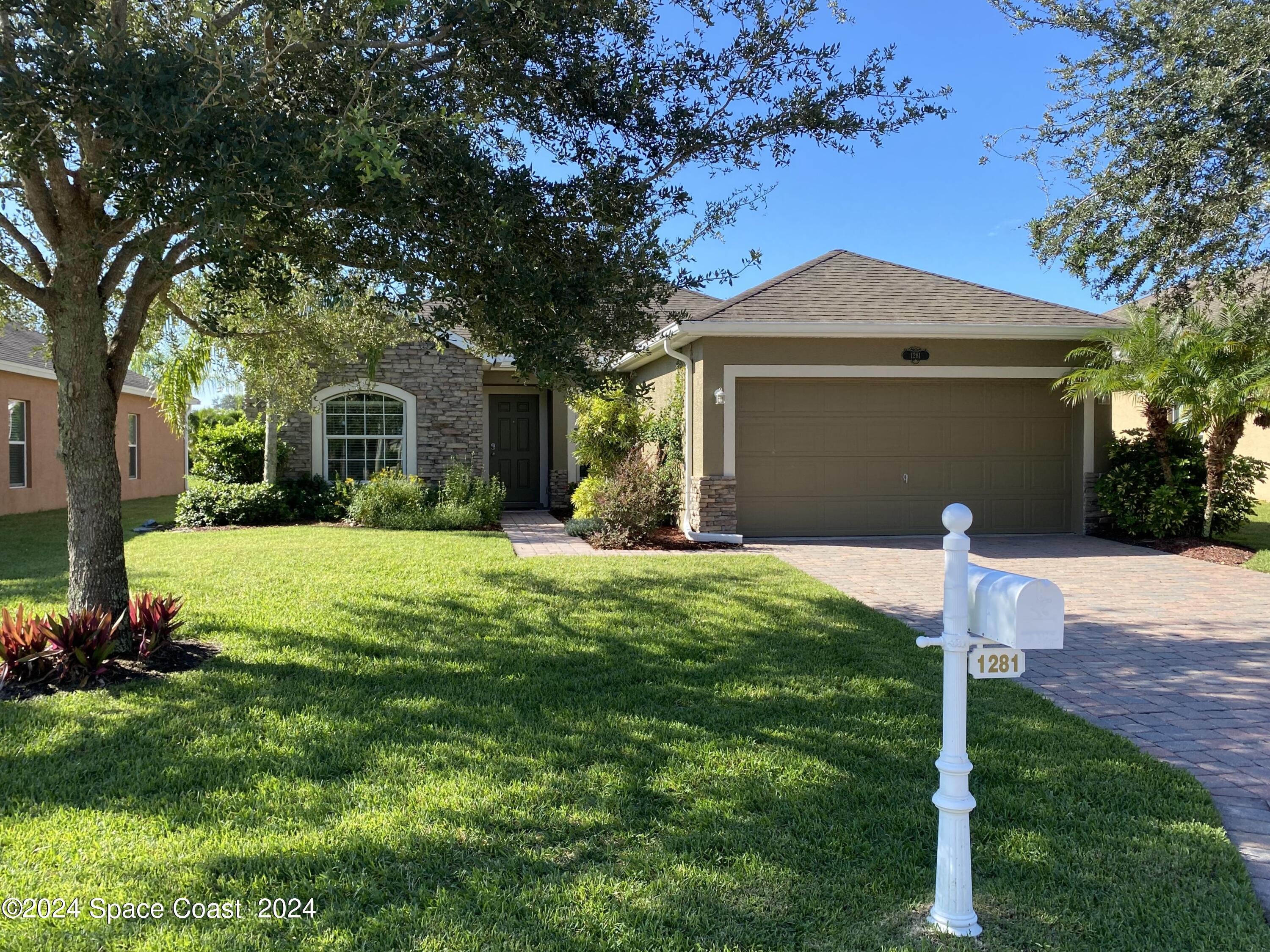 1281 Lexington Manor SW Vero Beach FL 32962