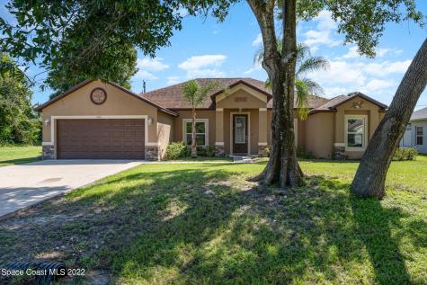 1016 Grandeur Street SE Palm Bay FL 32909