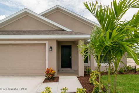 2422 Pinwherry Street NW Palm Bay FL 32907