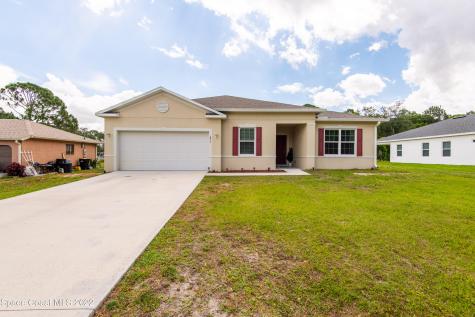 495 Bridgeport Avenue NW Palm Bay FL 32907