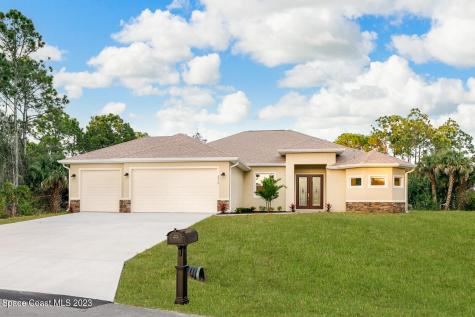 881 Huntington Street NE Palm Bay FL 32907