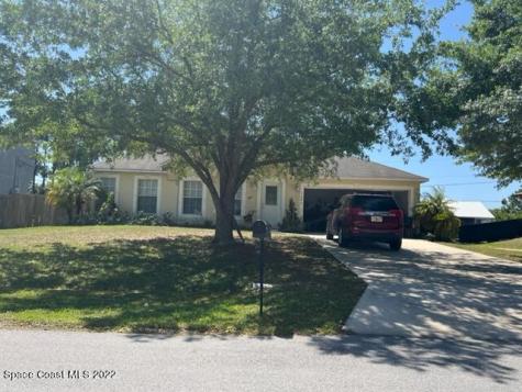1686 Whiting Street SE Palm Bay FL 32909