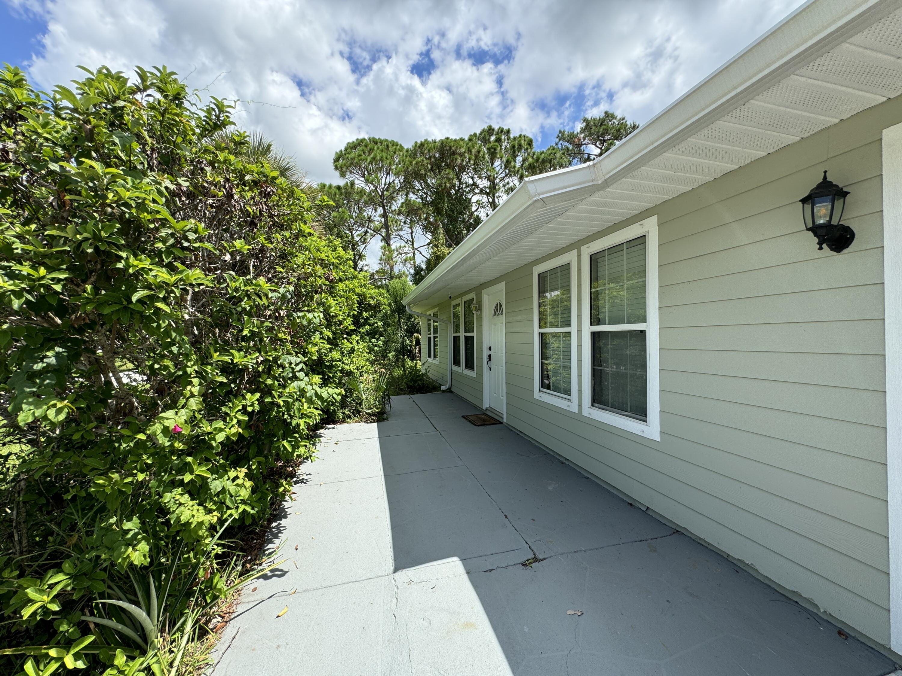 425 Tunis Road SW Palm Bay FL 32908