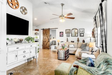518 Fernandina Street NW Palm Bay FL 32907