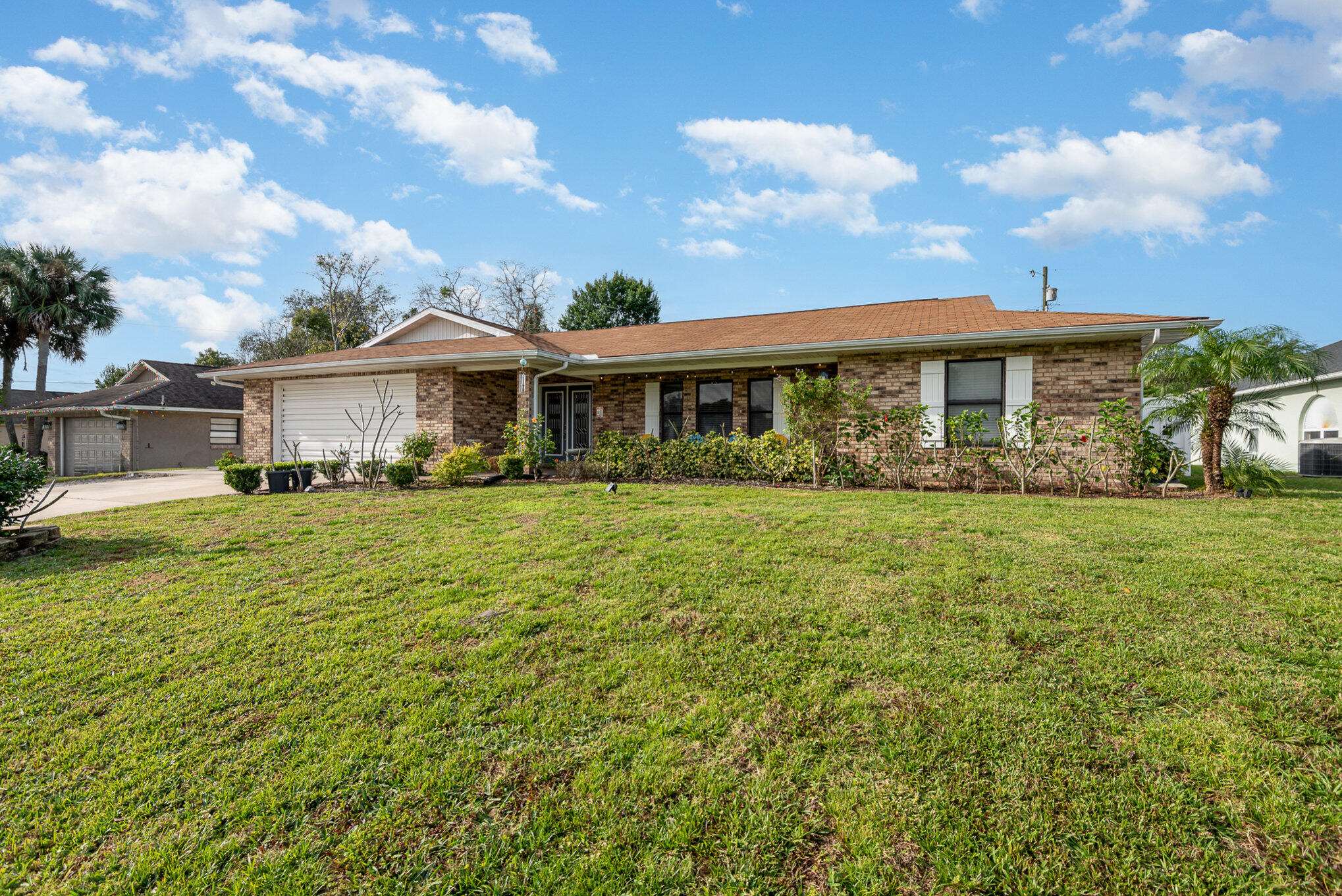 2042 W Prairie Circle Deltona FL 32725