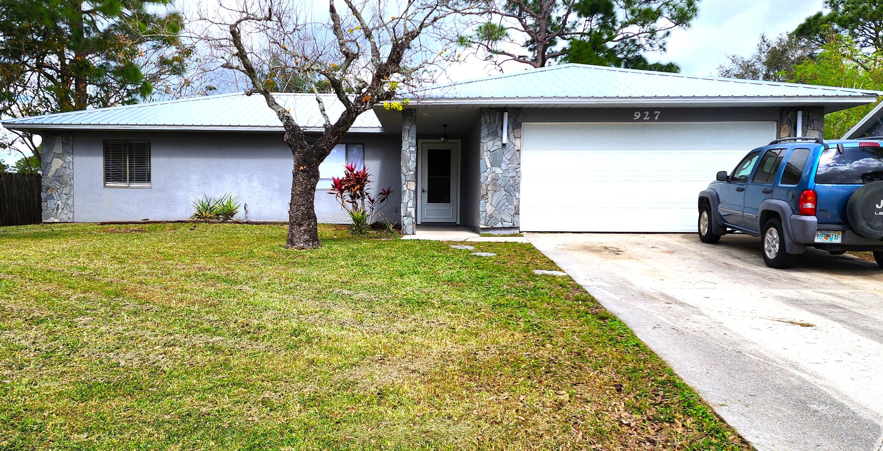 927 Kenmore Street NW Palm Bay FL 32907
