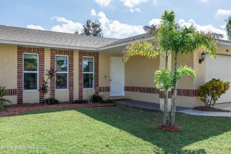 527 Tropicaire Avenue SW Palm Bay FL 32908