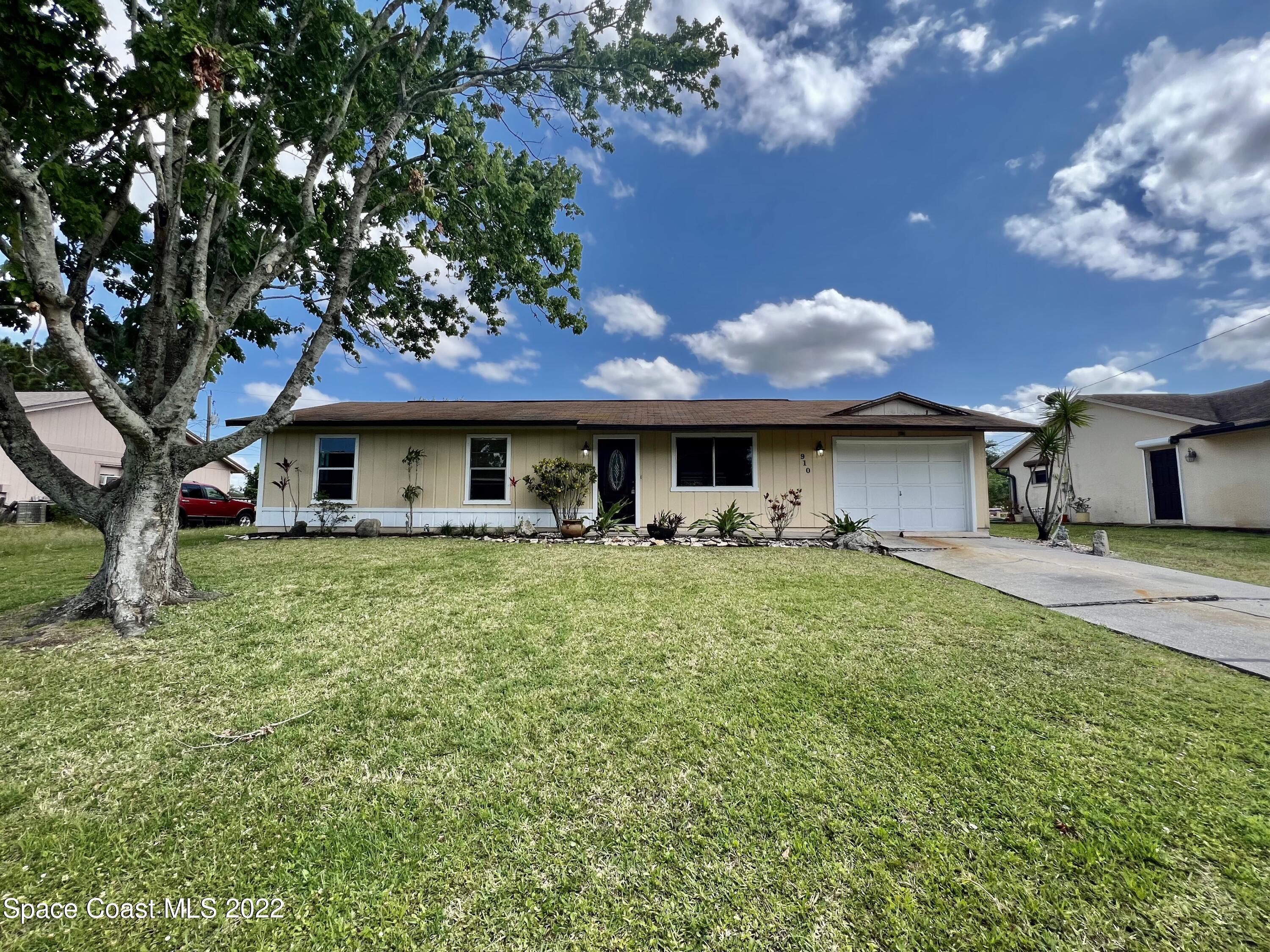 910 Beacon Street NW Palm Bay FL 32907