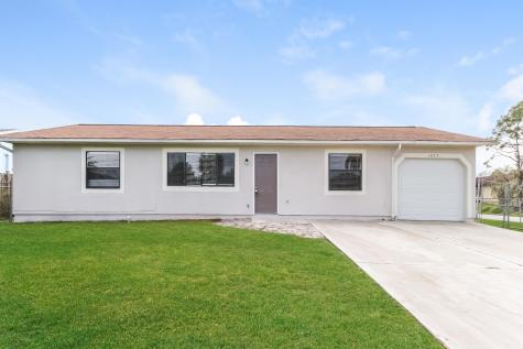 1022 SW Jacqueline Avenue Port St Lucie FL 34953