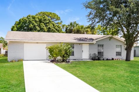 921 SW Gaitor Avenue Port St Lucie FL 34953