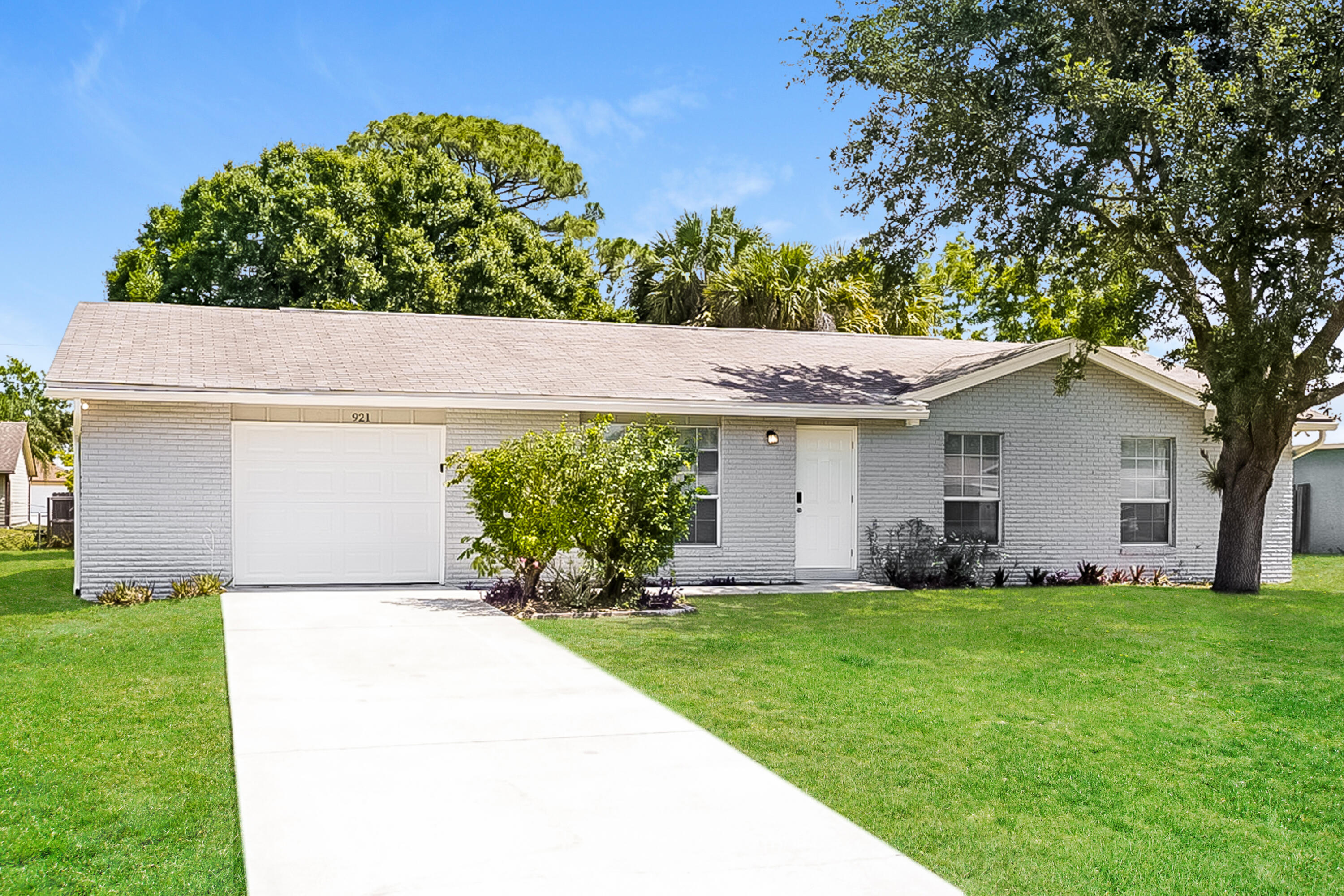 921 SW Gaitor Avenue Port St Lucie FL 34953