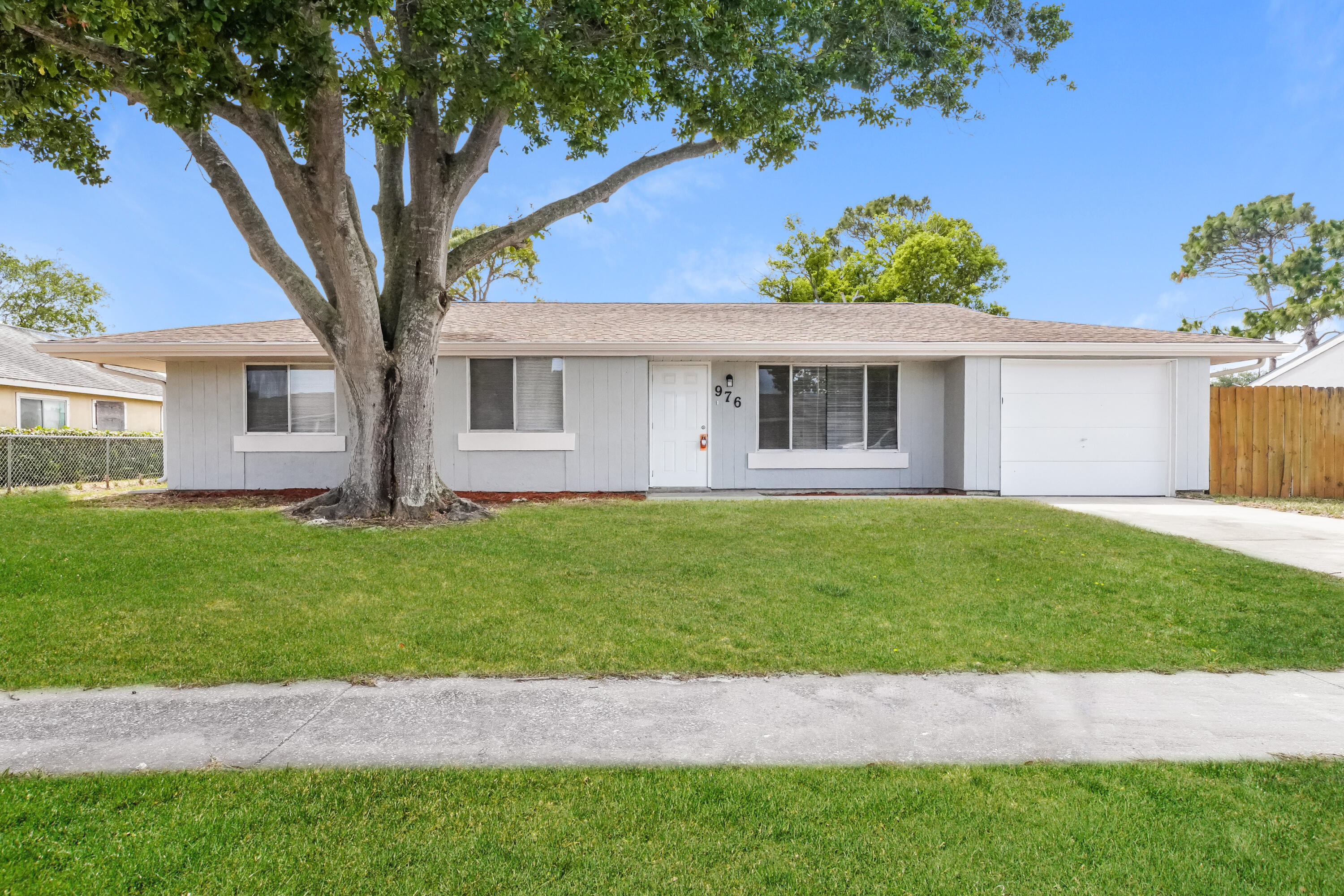 976 Hampshire Avenue NE Palm Bay FL 32905