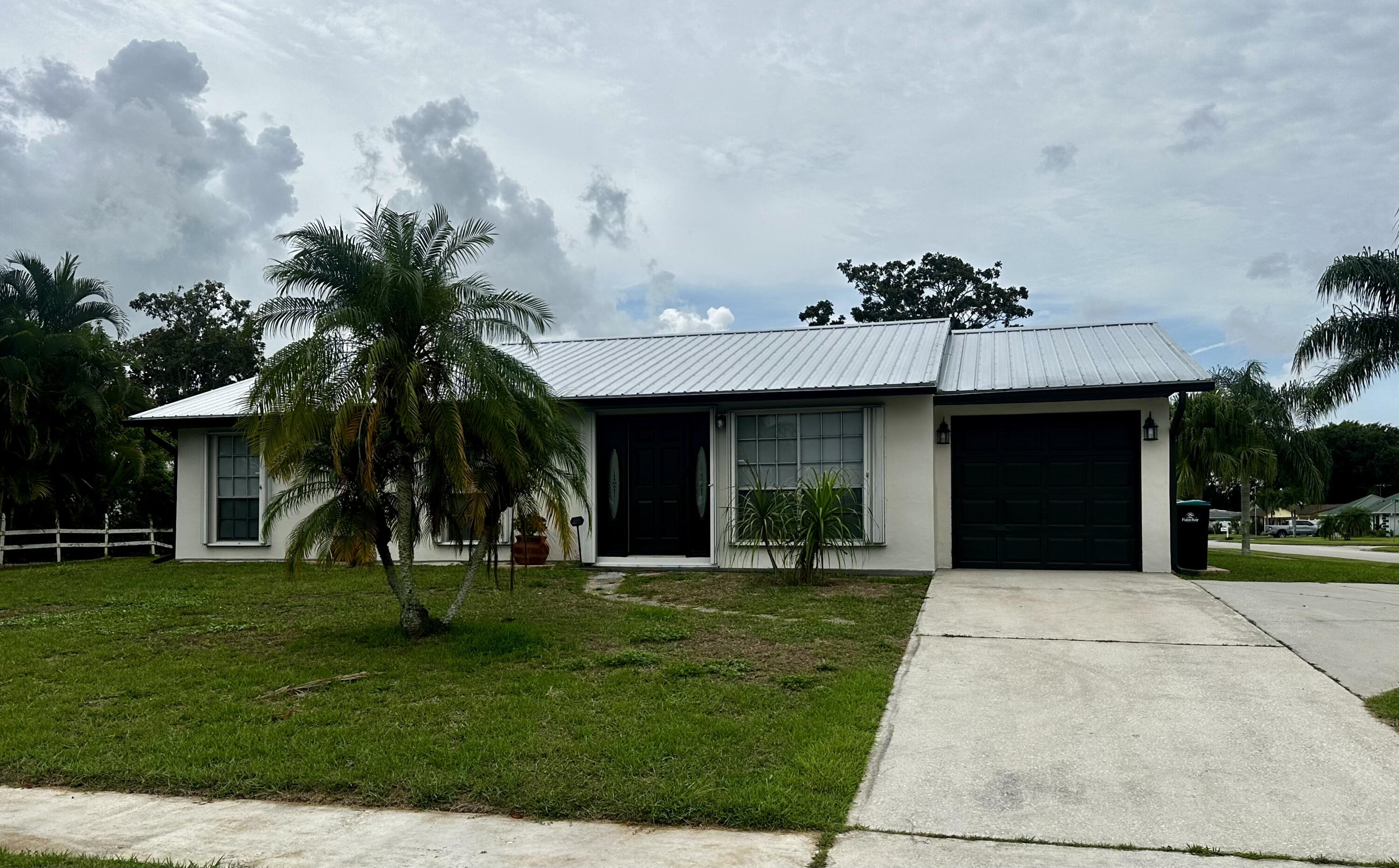 1404 Dowse Court NE Palm Bay FL 32905