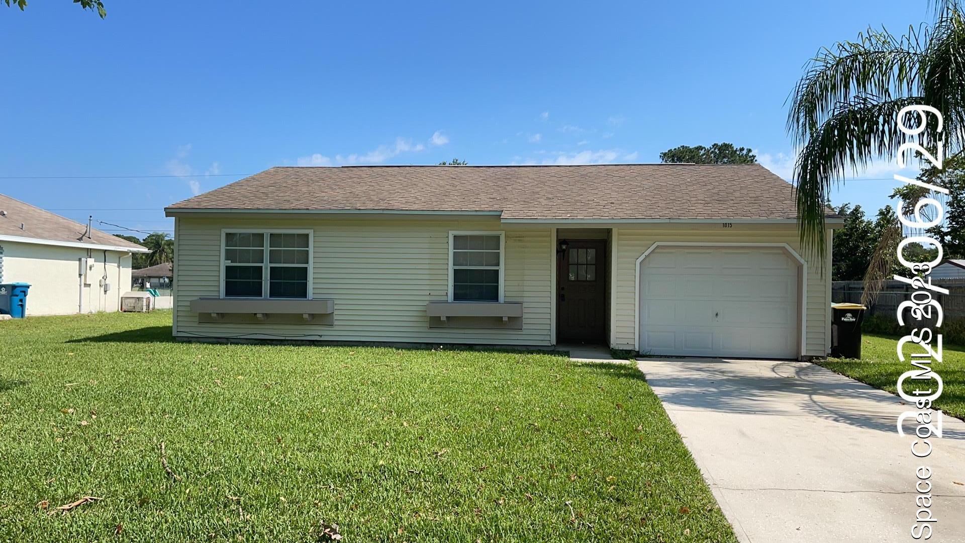 1015 Grandeur Street SE Palm Bay FL 32909