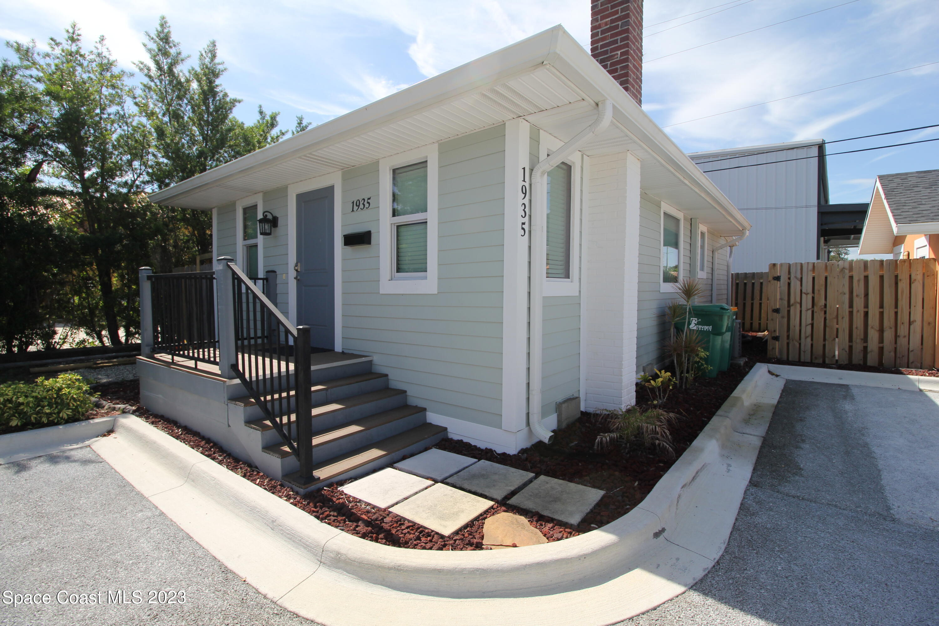 1935 Oak Street Melbourne FL 32901