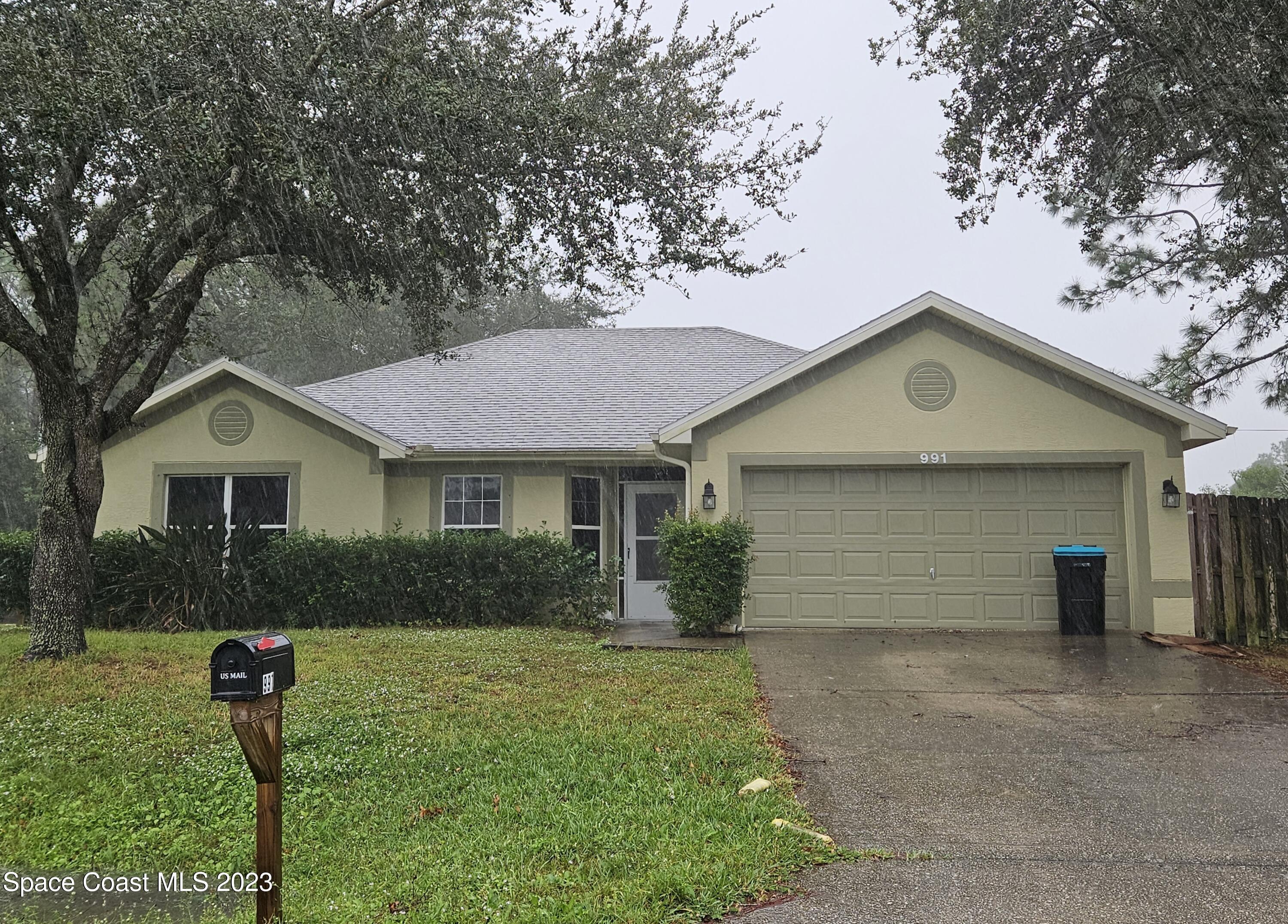 991 Colonial Avenue SE Palm Bay FL 32909