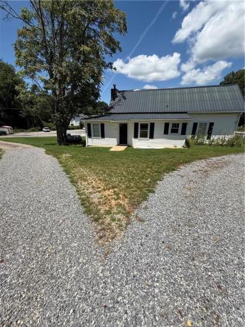 286 S. Main Street Cleveland GA 30528