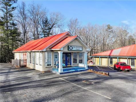 1937 Robertson Loop Road Clarkesville GA 30523