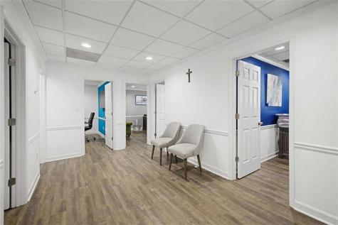 425 E Crossville Road E Roswell GA 30075