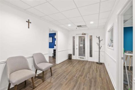 425 E Crossville Road E Roswell GA 30075