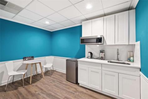 425 E Crossville Road E Roswell GA 30075