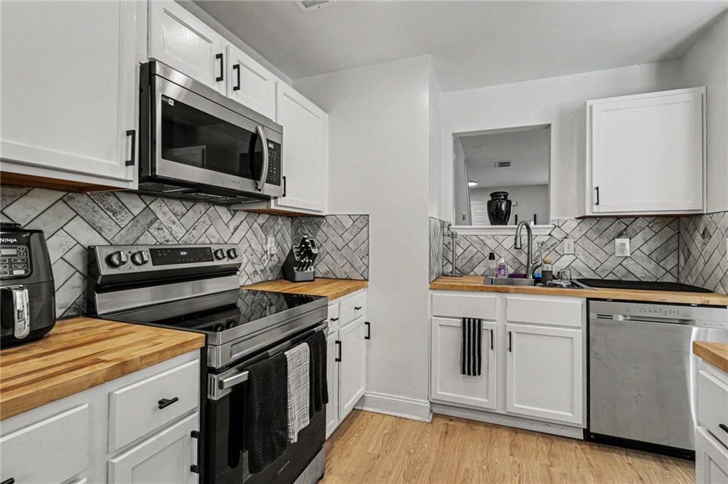 7050 Galloway Point Riverdale GA 30296