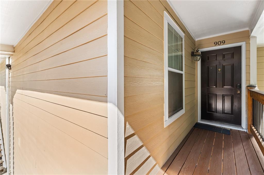 909 Berkeley Woods Duluth GA 30096