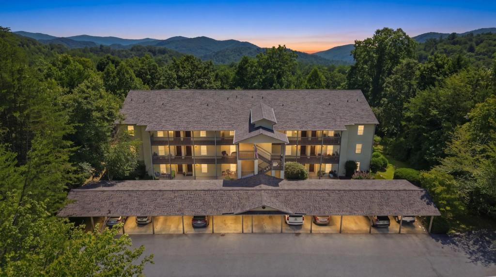 300 Ginger Creek #307 Clayton GA 30525