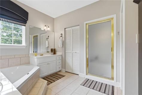 92 Gleneagle Court Clayton GA 30525