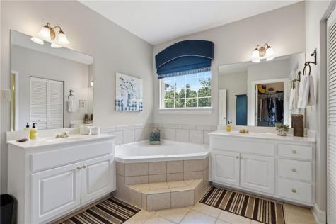 92 Gleneagle Court Clayton GA 30525