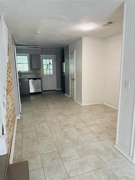 404 Prince Of Wales Stone Mountain GA 30083