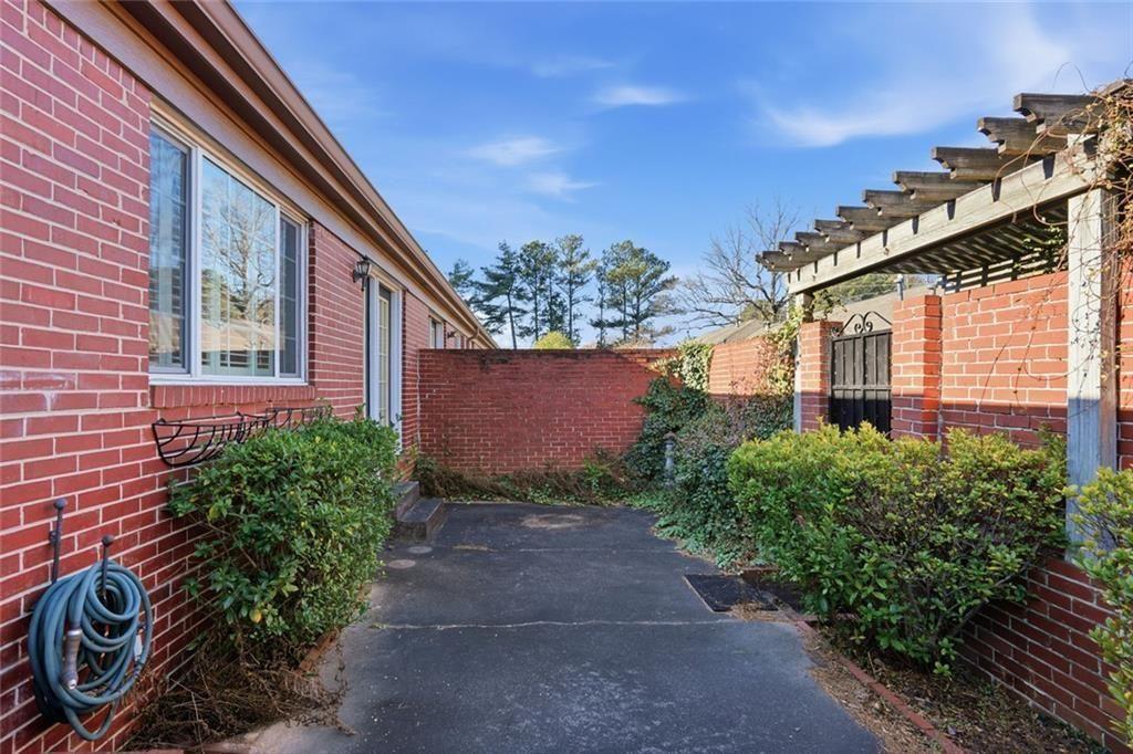 5375 Roswell Road Sandy Springs GA 30342
