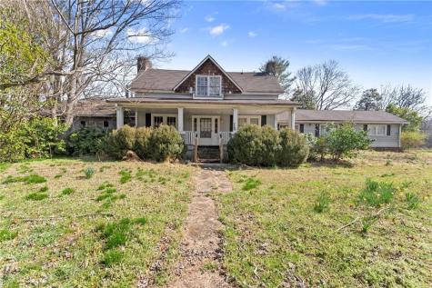 111 Skitts Mountain Road Cleveland GA 30528