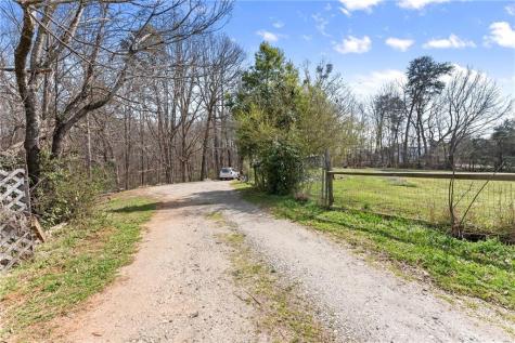 111 Skitts Mountain Road Cleveland GA 30528