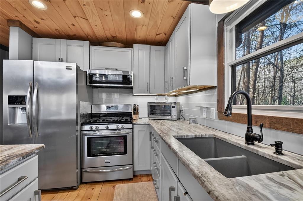 215 Valley View Road Ellijay GA 30536