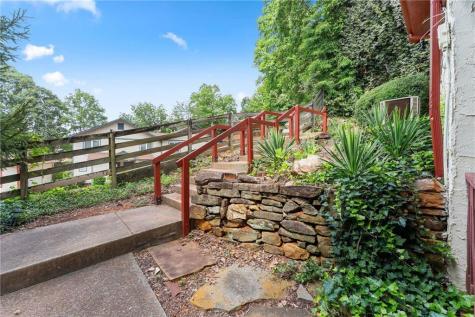 327 Brucken Strasse Helen GA 30545