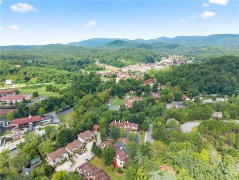 327 Brucken Strasse Helen GA 30545